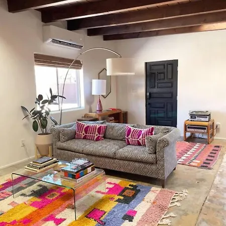 Onu Vibrant Light Filled Onu At La Dea Apartment Santa Fe